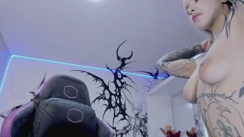 Snapshot of unachimbaherida chatting on 02-01-25, 06:21 Elle Danielle  online show from 02-01-25, 06:21