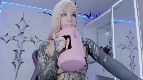 Snapshot of unachimbaherida chatting on 02-03-25, 03:20 Elle Danielle  online show from 02-03-25, 03:20