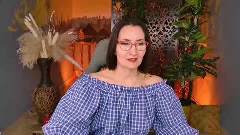 UnaTera online show from 11-22-25, 05:28