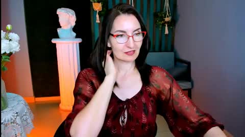 UnaTera online show from 05-15-26, 06:31