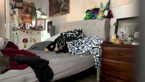 Snapshot of uncle_seabiscuit chatting on 03-16-26, 01:22 Chris online show from 03-16-26, 01:22