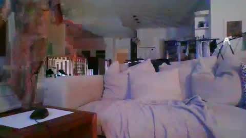 Snapshot of uncleozzie chatting on 04-25-26, 03:31 uncleozzie online show from 04-25-26, 03:31
