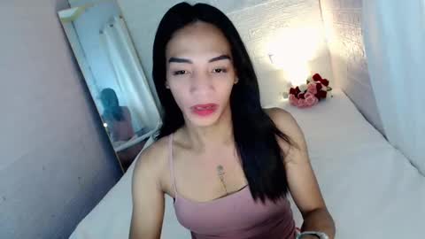 Snapshot of uncut_queen chatting on 06-07-26, 03:10 LOVELY JANE online show from 06-07-26, 03:10