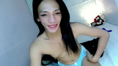 Snapshot of uncut_queen chatting on 06-14-26, 02:20 LOVELY JANE online show from 06-14-26, 02:20