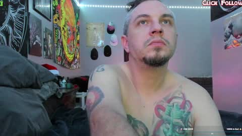 Snapshot of uncutstudxxx chatting on 12-31-24, 02:51 UncutSTUDXXXManyvids online show from 12-31-24, 02:51