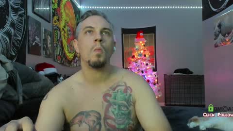 Snapshot of uncutstudxxx chatting on 12-31-24, 05:51 UncutSTUDXXXManyvids online show from 12-31-24, 05:51