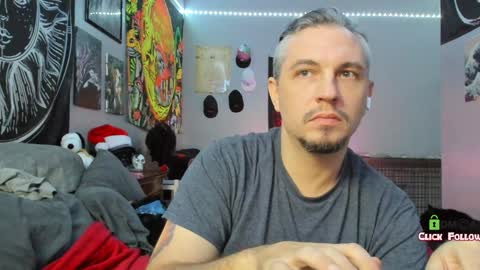 Snapshot of uncutstudxxx chatting on 01-08-25, 05:48 UncutSTUDXXXManyvids online show from 01-08-25, 05:48