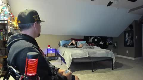 Snapshot of uncutstudxxx chatting on 12-16-25, 03:11 UncutSTUDXXXManyvids online show from 12-16-25, 03:11