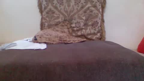 Snapshot of undrcvrlvr chatting on 02-09-25, 10:11 mrfck4lngr online show from 02-09-25, 10:11