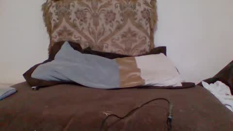 Snapshot of undrcvrlvr chatting on 02-11-25, 01:41 mrfck4lngr online show from 02-11-25, 01:41