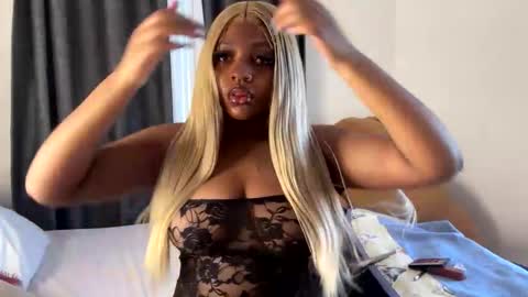 Snapshot of unholybaddie chatting on 12-19-25, 11:17 Unholybaddie online show from 12-19-25, 11:17