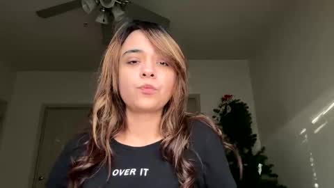 Snapshot of unii_ chatting on 12-17-25, 03:40 Uni online show from 12-17-25, 03:40