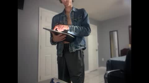 Snapshot of unverifiedbwc chatting on 12-05-25, 04:43 Stepbro online show from 12-05-25, 04:43