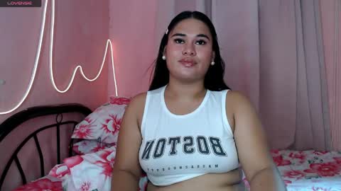 Snapshot of ur_baby_rebbecca chatting on 05-06-26, 01:14 SINGLE online show from 05-06-26, 01:14