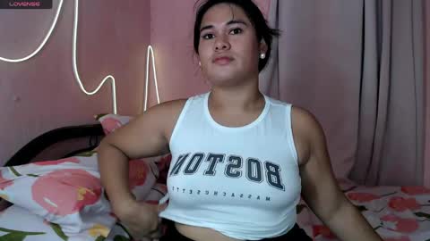 Snapshot of ur_baby_rebbecca chatting on 05-17-26, 12:01 SINGLE online show from 05-17-26, 12:01
