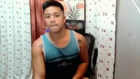 Snapshot of ur_pinoydave chatting on 02-15-25, 04:58 Dave online show from 02-15-25, 04:58