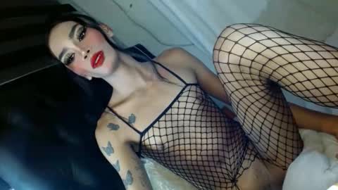 Snapshot of ur_tsemma chatting on 10-31-25, 05:30 emma online show from 10-31-25, 05:30