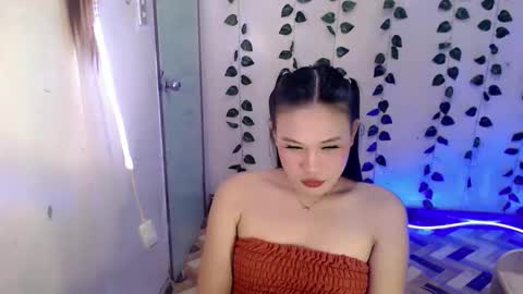 Snapshot of ur_ugly_princess chatting on 02-19-26, 01:18 chesca online show from 02-19-26, 01:18