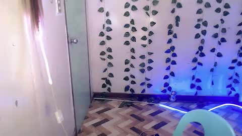 Snapshot of ur_ugly_princess chatting on 03-05-26, 01:12 chesca online show from 03-05-26, 01:12