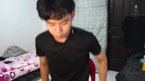 Snapshot of ur_younngtwinkxxx chatting on 01-15-26, 02:10 Ken online show from 01-15-26, 02:10