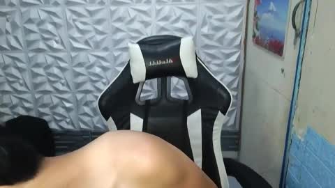 Snapshot of ur_younngtwinkxxx chatting on 02-07-26, 05:22 Ken online show from 02-07-26, 05:22