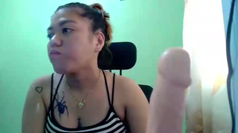 Snapshot of urasian_joy chatting on 09-26-25, 01:31 urasian_joy online show from 09-26-25, 01:31