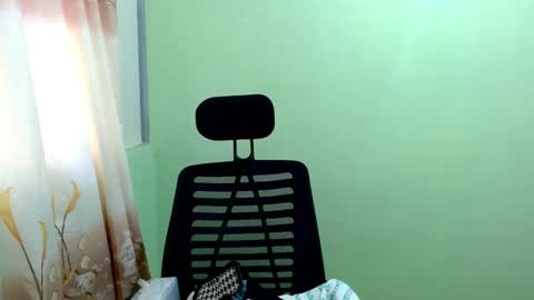Snapshot of urasian_joy chatting on 10-12-25, 04:22 urasian_joy online show from 10-12-25, 04:22