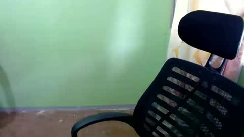 Snapshot of urasian_joy chatting on 10-17-25, 05:32 urasian_joy online show from 10-17-25, 05:32