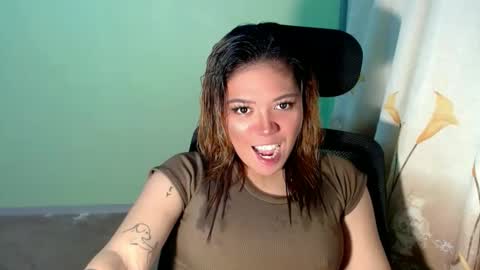 Snapshot of urasian_joy chatting on 10-20-25, 11:32 urasian_joy online show from 10-20-25, 11:32
