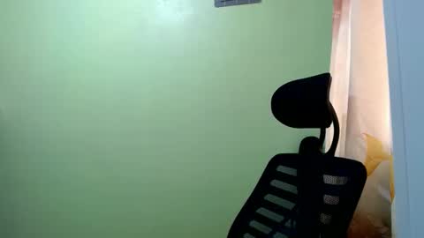 Snapshot of urasian_joy chatting on 10-22-25, 02:34 urasian_joy online show from 10-22-25, 02:34
