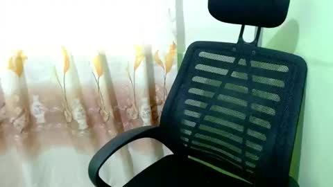 Snapshot of urasian_joy chatting on 10-24-25, 08:11 urasian_joy online show from 10-24-25, 08:11