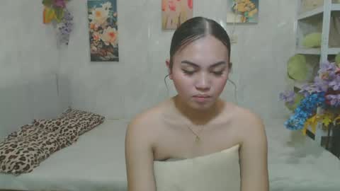 Snapshot of urasian_kat chatting on 05-19-26, 01:00 urasian_kat online show from 05-19-26, 01:00