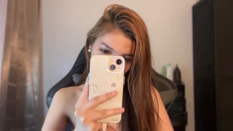 Snapshot of urasian_sweet_ria19 chatting on 01-29-25, 01:38 Ria online show from 01-29-25, 01:38