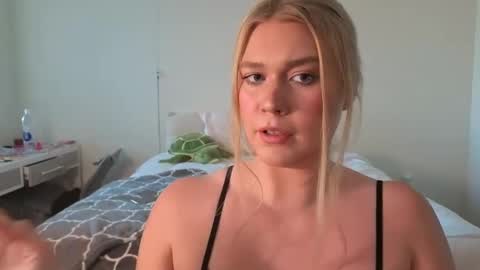 Snapshot of urfavcollegegirl chatting on 02-16-25, 12:41 Maryia Kay online show from 02-16-25, 12:41