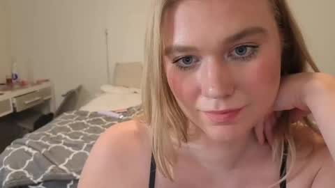 Snapshot of urfavcollegegirl chatting on 02-16-25, 03:47 Maryia Kay online show from 02-16-25, 03:47