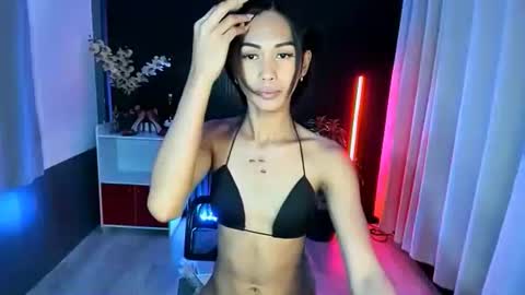 Snapshot of urfavouriteaddiction chatting on 11-09-25, 04:49 Rianne online show from 11-09-25, 04:49