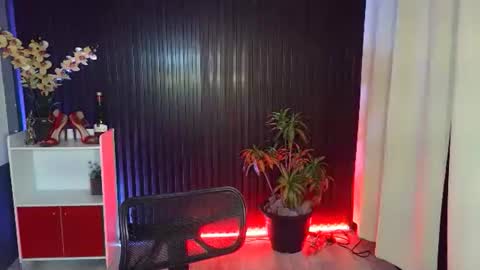 Snapshot of urfavouriteaddiction chatting on 11-20-25, 05:12 Rianne online show from 11-20-25, 05:12