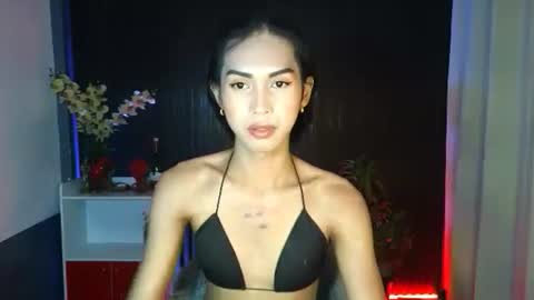 Snapshot of urfavouriteaddiction chatting on 11-22-25, 06:18 Rianne online show from 11-22-25, 06:18