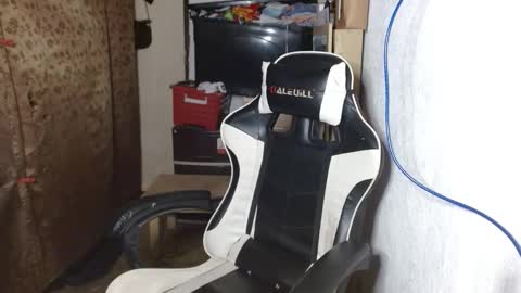 Snapshot of urfynestasian chatting on 10-27-25, 01:37 urfynestasian online show from 10-27-25, 01:37