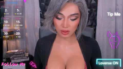 Snapshot of urgoddess_bella chatting on 09-13-25, 02:17 My bella 3 online show from 09-13-25, 02:17