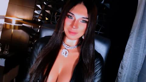 Snapshot of urgoddess_bella chatting on 09-29-25, 01:27 My bella 3 online show from 09-29-25, 01:27