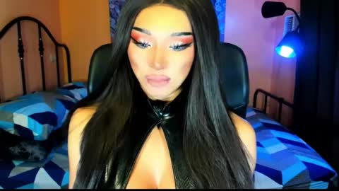 Snapshot of urgoddess_bella chatting on 11-12-25, 02:12 My bella 3 online show from 11-12-25, 02:12