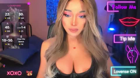 Snapshot of urgoddess_bella chatting on 11-25-25, 02:00 My bella 3 online show from 11-25-25, 02:00