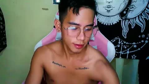 Snapshot of urhot_joshxx chatting on 02-11-25, 08:58 Josh online show from 02-11-25, 08:58