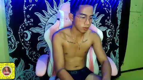 Snapshot of urhot_joshxx chatting on 02-14-25, 04:31 Josh online show from 02-14-25, 04:31