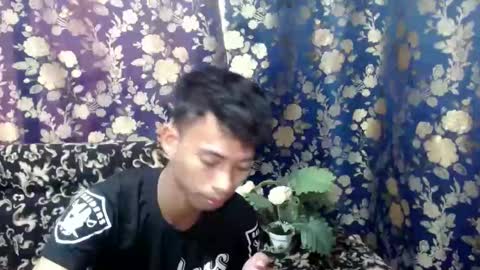 Snapshot of urhotfuckingass chatting on 03-17-26, 06:50 richard online show from 03-17-26, 06:50