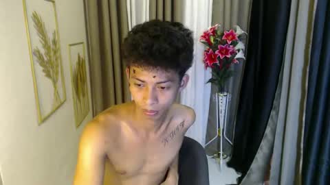 Snapshot of urhotfuckingass chatting on 04-25-26, 06:38 richard online show from 04-25-26, 06:38
