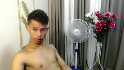 Snapshot of urhotfuckingass chatting on 05-06-26, 12:41 richard online show from 05-06-26, 12:41