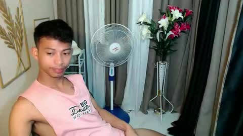 Snapshot of urhotfuckingass chatting on 05-11-26, 11:46 richard online show from 05-11-26, 11:46