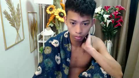 Snapshot of urhotfuckingass chatting on 05-17-26, 10:39 richard online show from 05-17-26, 10:39